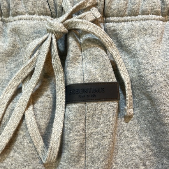 Fear of god essentials dark oatmeal sweatshorts ss22 - Picture 3 of 7